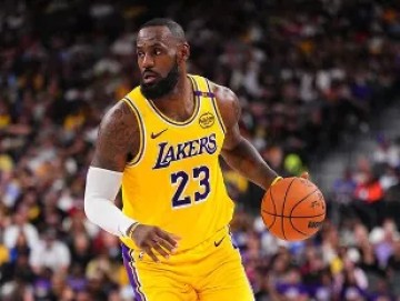 开云体育入口-詹姆斯出战17分钟，投篮15中6得到18分4篮板6助攻3抢断