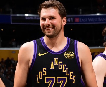 开云体育官网-历史上单月份进80+三分仅3人：库里3次、哈登1次、东契奇1次