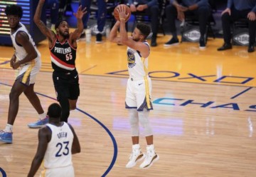 开云体育入口-侧翼防线被对手捅成蚂蜂窝 勇士面临棘手防守难题