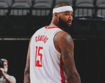 开云体育在线-28分17板梦回巅峰 考辛斯的坚持与努力终获回报